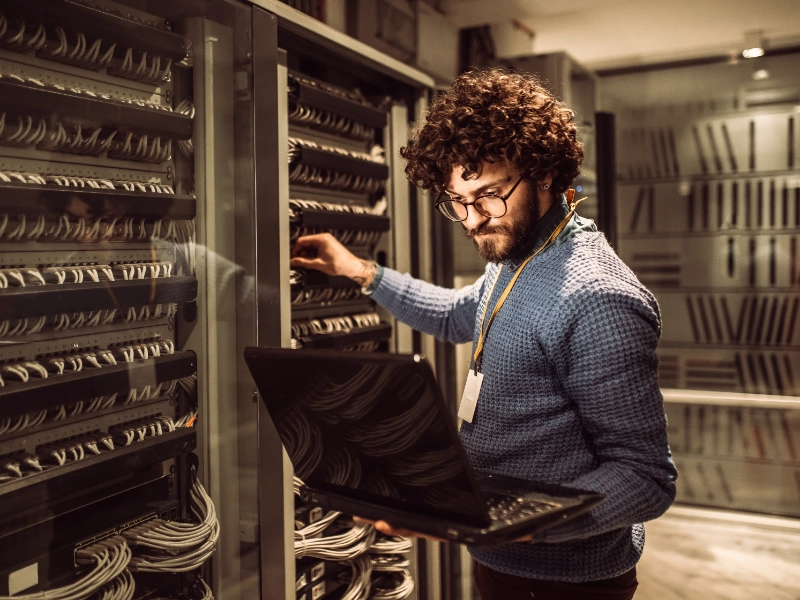 bearded male worker in mainframe room