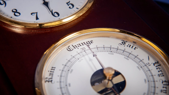 zsebóra képe, amely a változás idejét mutatja